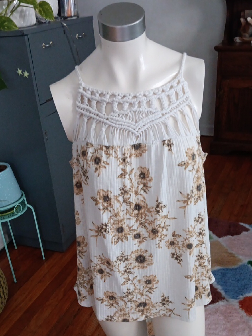 Floral Crochet Sleveless Top, Size XL